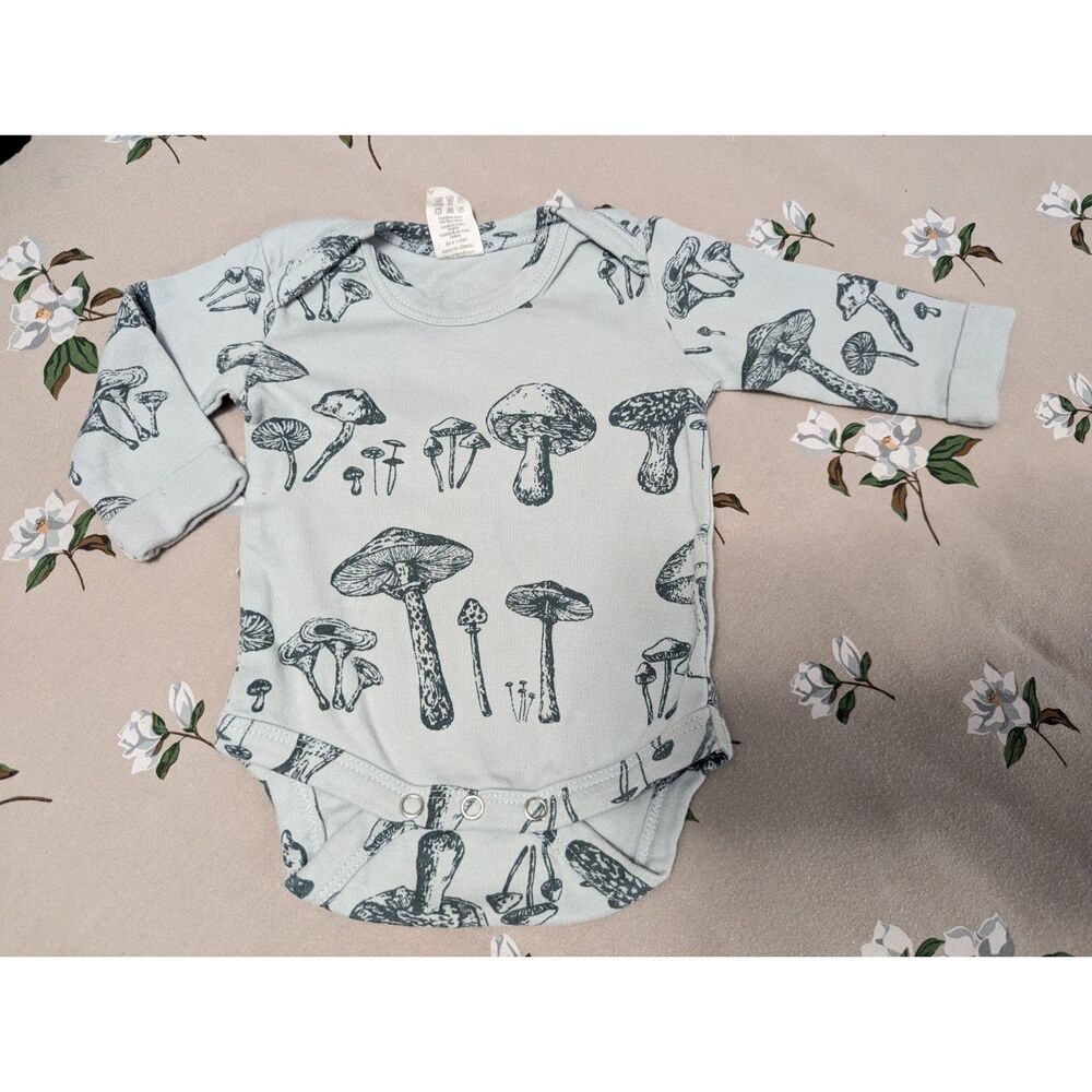 Kate Quinn Mushroom Organic Cotton LS Bodysuit size 0-3 Months